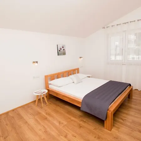 Liber Apartment *